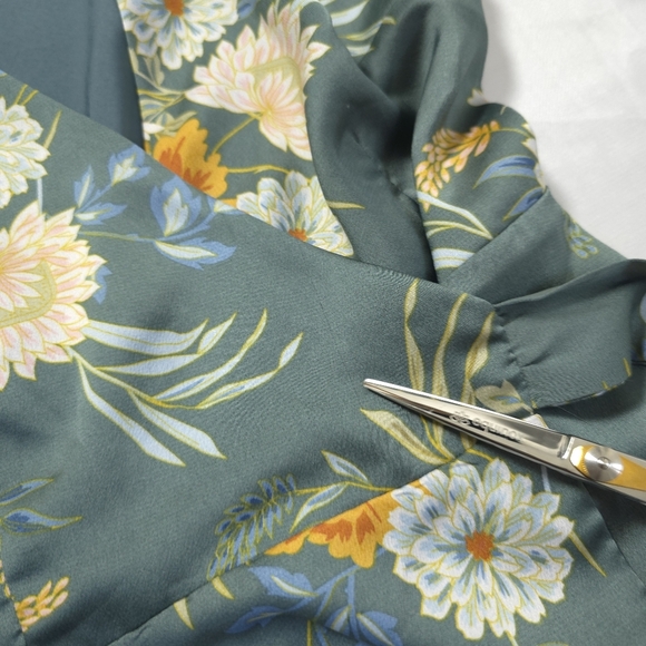 Superdown Floral Wrap Dress in Green and Yellow XS - Picture 8 of 9